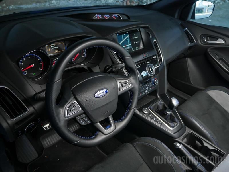 Ford Mustang GT vs Ford Focus RS