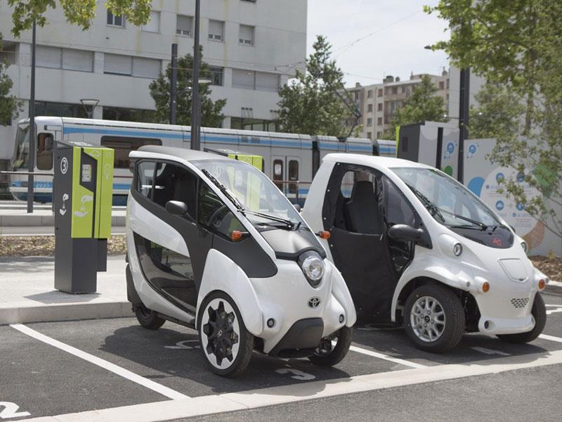 Toyota i-ROAD y COMS
