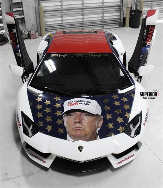 un Lamborghini Aventador con la cara de Trump