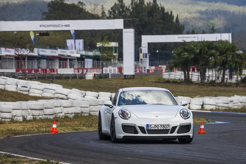 Porsche Driving Experience Guatemala 2018