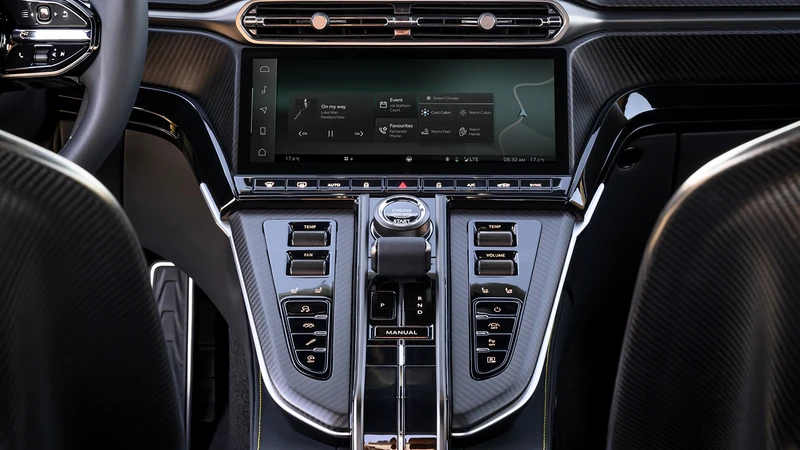 Aston Martin Vantage 2025