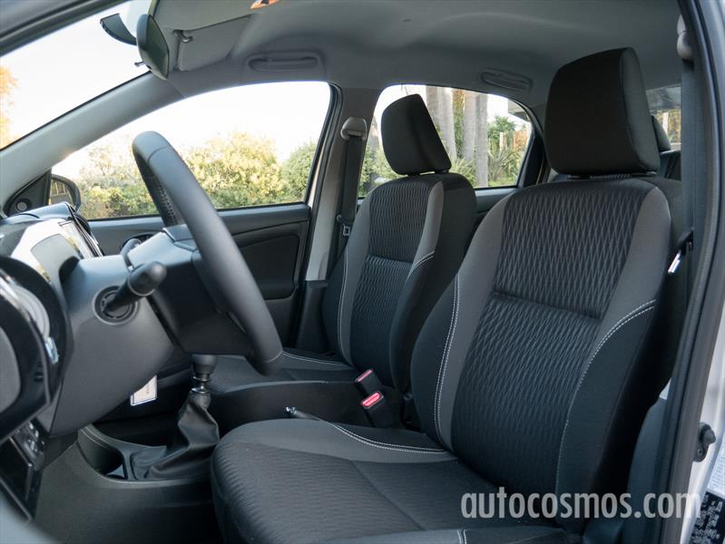 Prueba al renovado Toyota Etios 2016