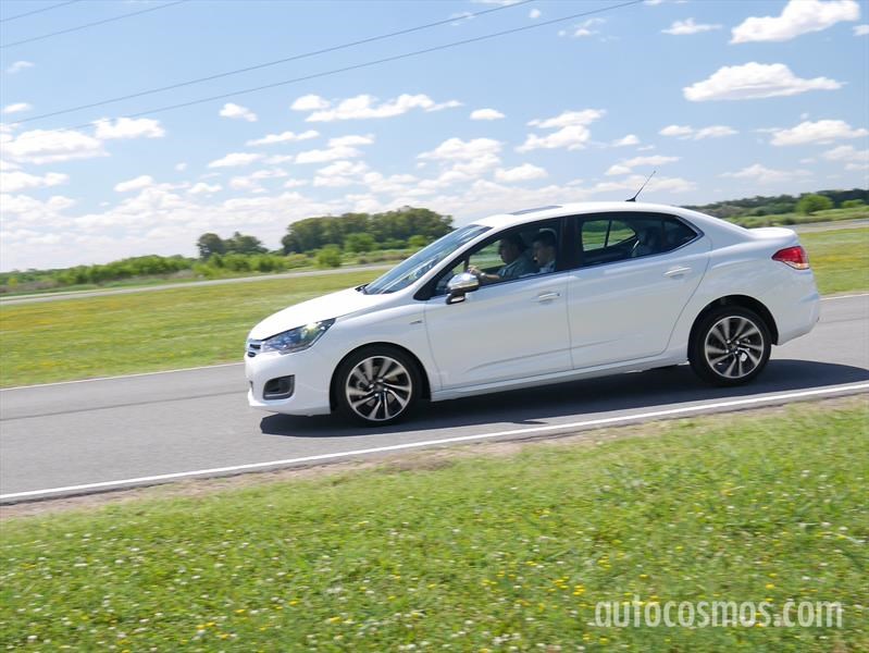 Citroën C4 Lounge S en pista
