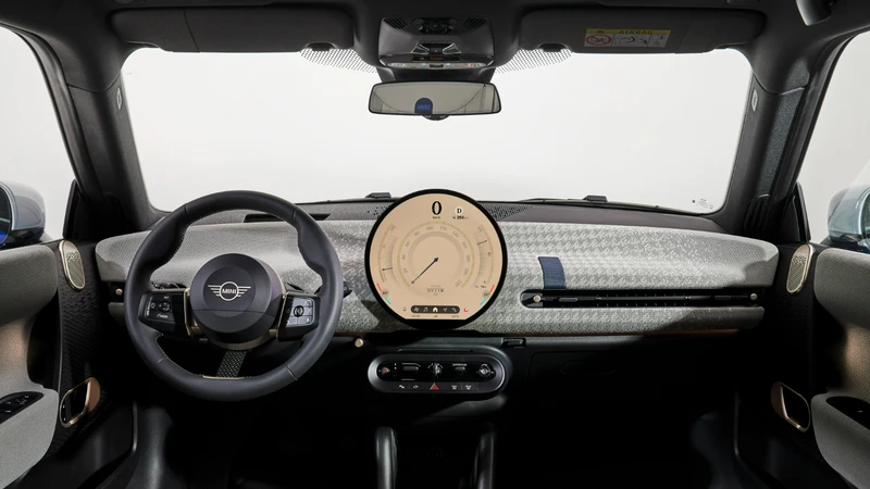 (-) EMBARGO MINI Cooper EV 2024
