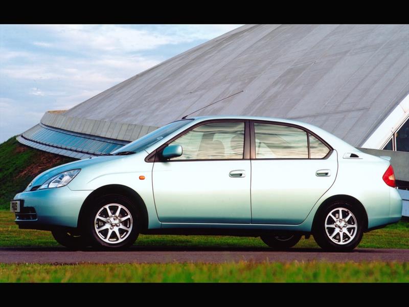 Historia: Toyota Prius