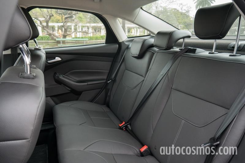 Ford Focus sedán a prueba