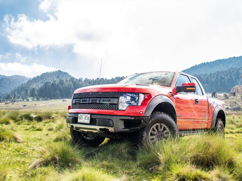 Ford F-150 SVT Raptor 2011