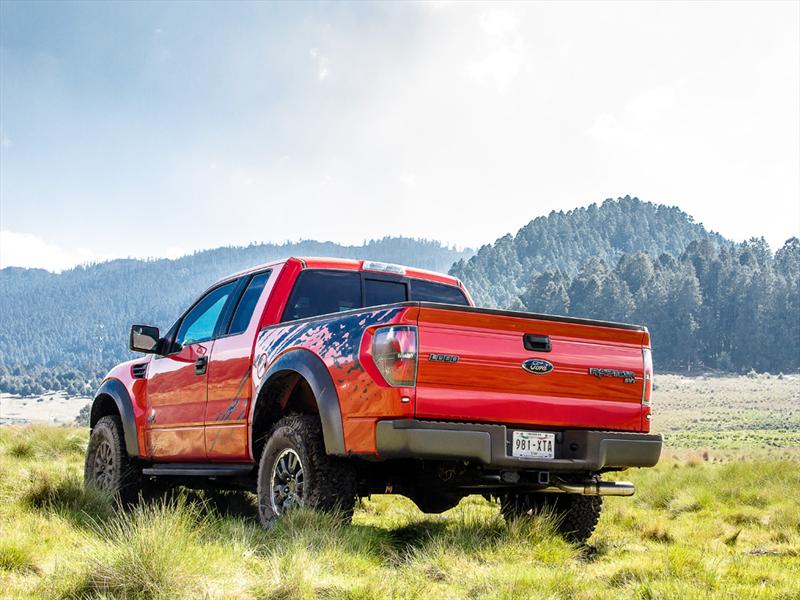 Ford F-150 SVT Raptor 2011