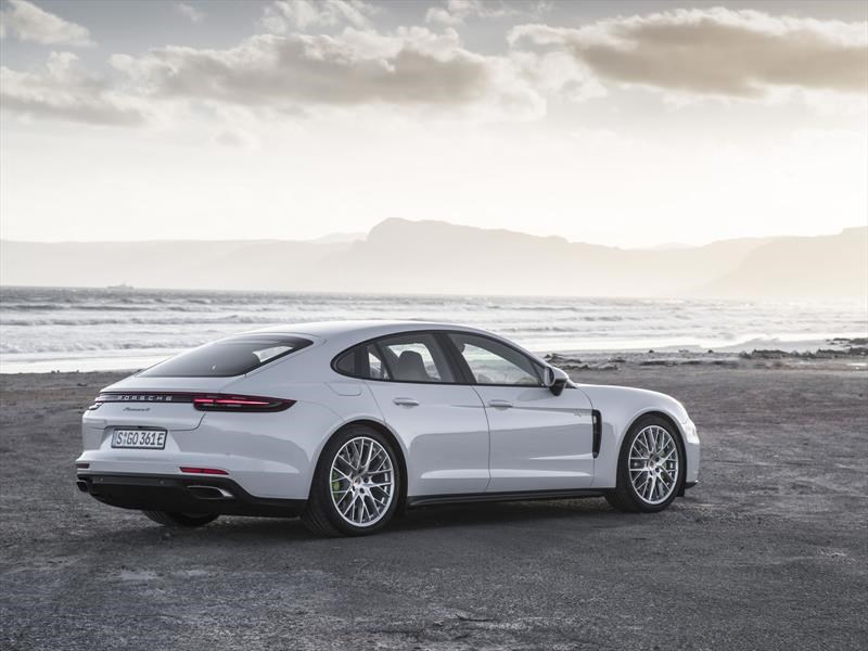 Porsche Panamera 4 E-Hybrid