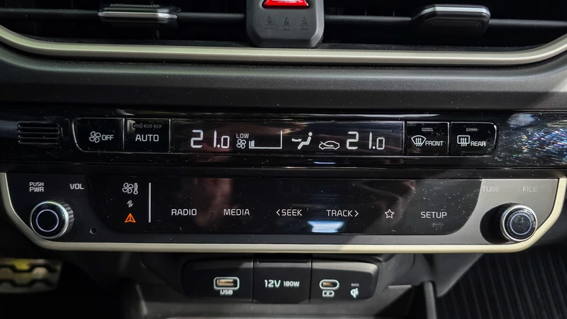 Test Drive Kia K3 Sedán