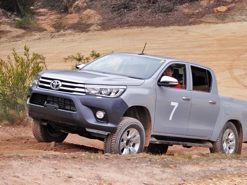 Nueva Toyota Hilux Revo 2016