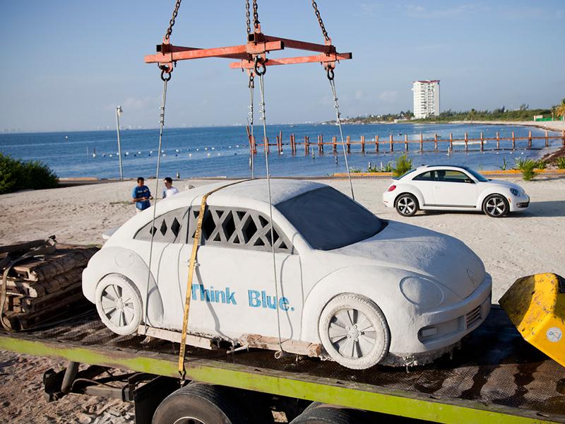 VW Beetle en el lecho marino del caribe