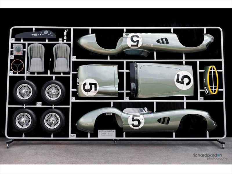 Aston Martin DBR1/2 de tamaño real para armar