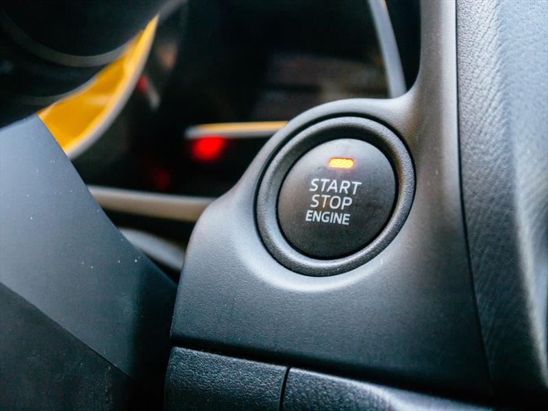 Mazda3 sedán 2014