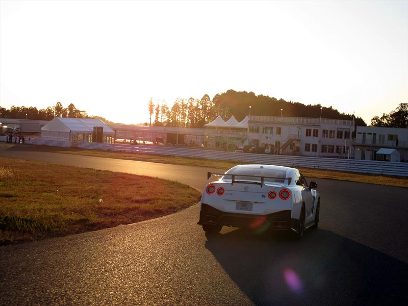 Nissan GT-R NISMO 2014, manejo en Japón