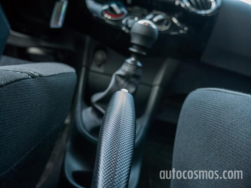 Prueba al renovado Toyota Etios 2016