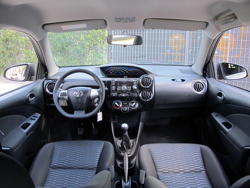 Prueba nuevo Toyota Etios