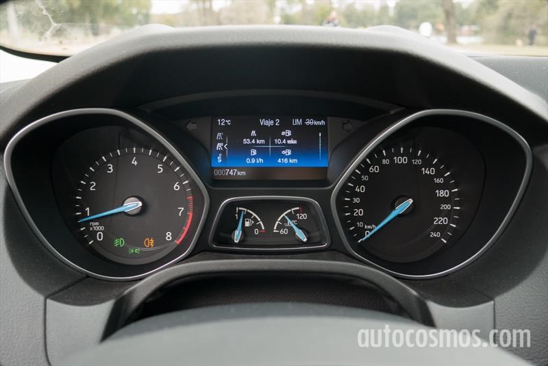 Ford Focus sedán a prueba
