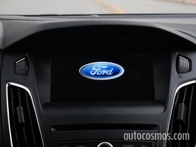 Ford Focus sedán a prueba