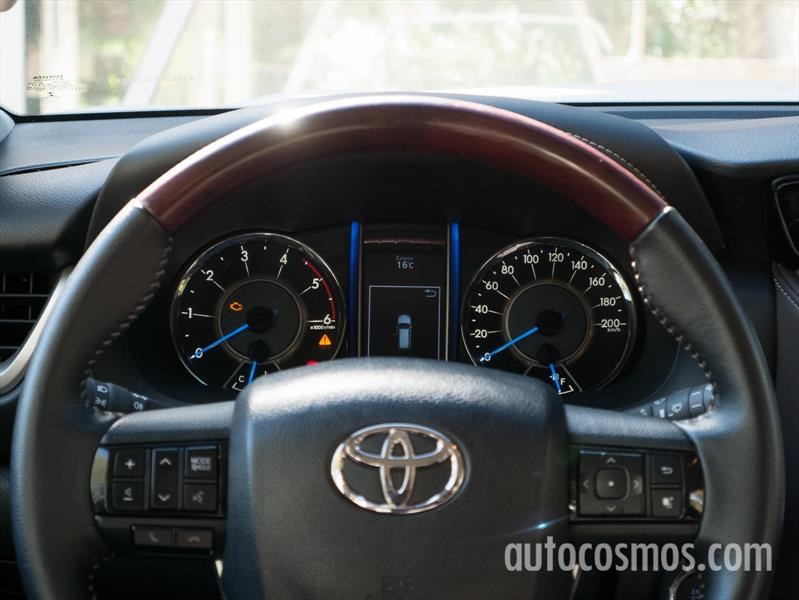 Nueva Toyota SW4 a prueba