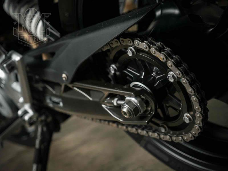 BMW G 310 R vs Yamaha MT-03