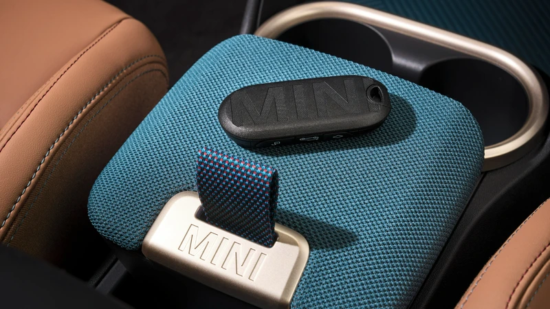 (-) EMBARGO MINI Countryman 2024
