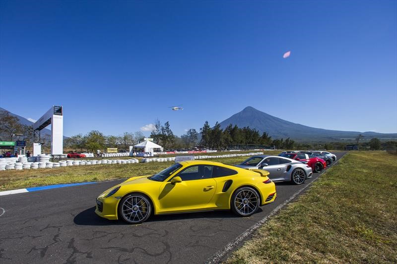 Porsche Driving Experience Guatemala 2018