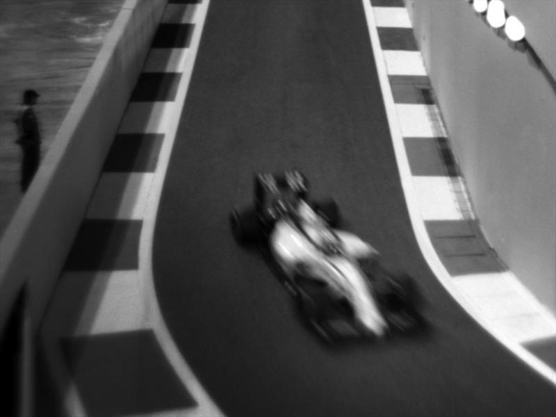 La F1 actual, con una cámara de 104 años