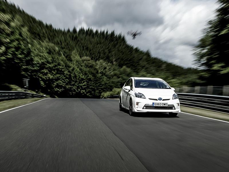Toyota Prius se aventura en Nürburgring
