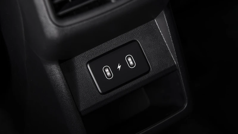 Kia K3 sedán desde todos los ángulos