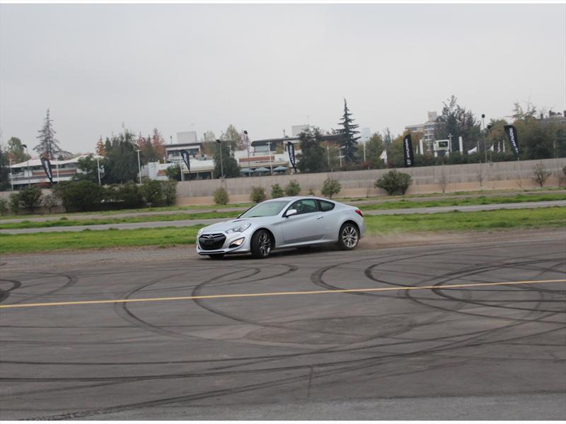 Hyundai Genesis Coupé 2012