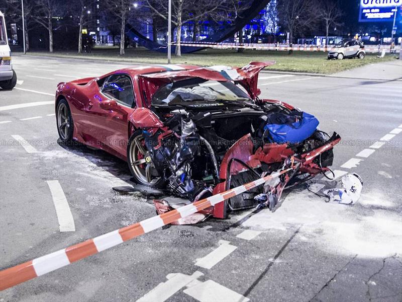 Ferrari 458 Speciale vs. smart