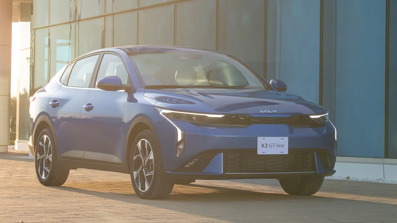 Kia K3 sedán desde todos los ángulos