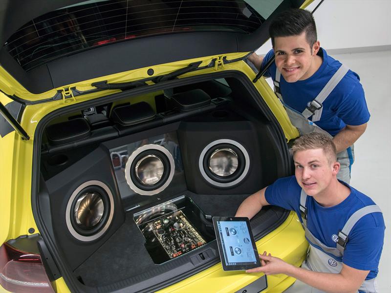 Volkswagen GTI Dark Shine