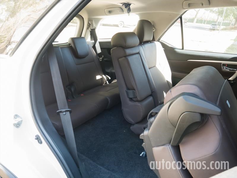 Nueva Toyota SW4 a prueba