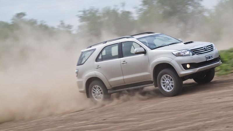 Toyota Hilux SW4 a prueba