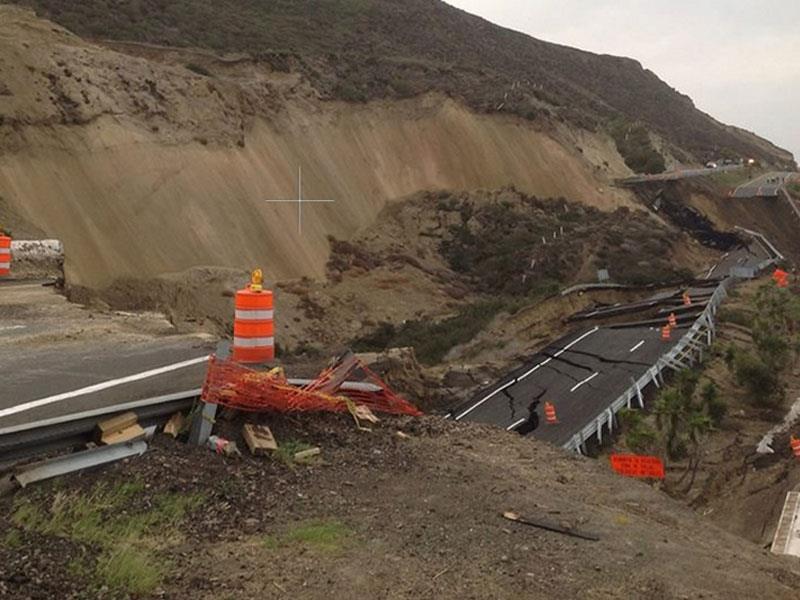 Deslave carretera Escénica Ensenada-Tijuana