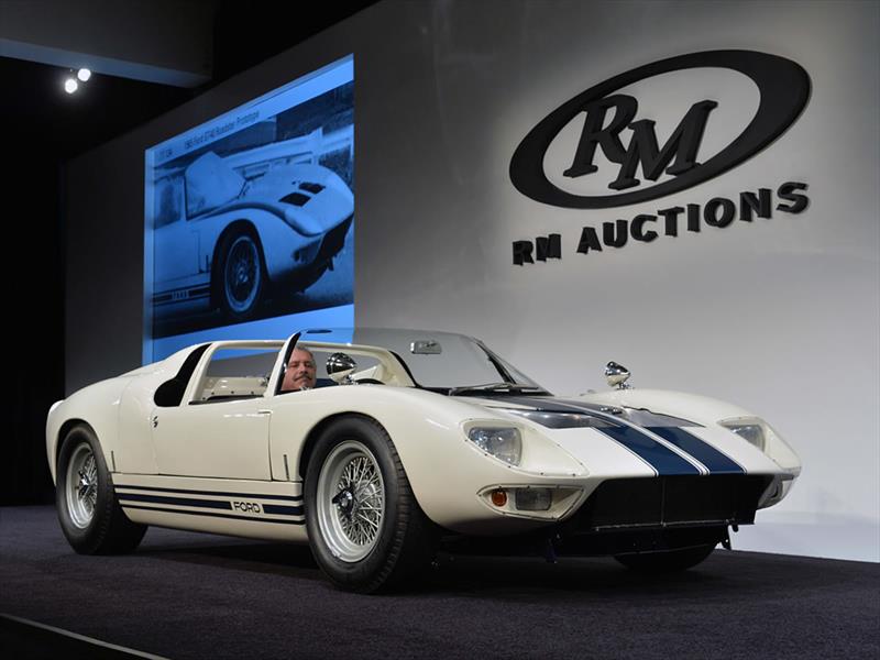 Pebble Beach: Ford GT40 Prototype Roadster 1965