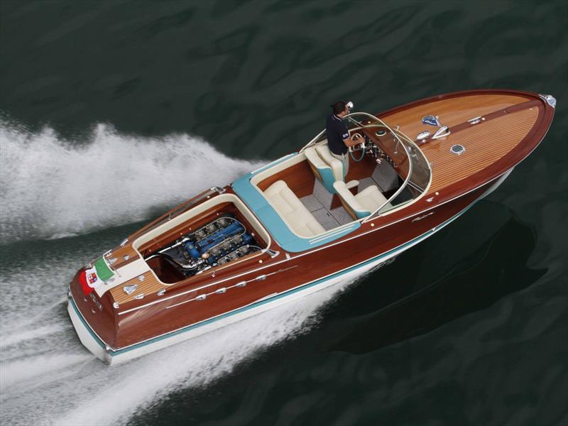 Riva Aquarama Lamborghini con dos V12