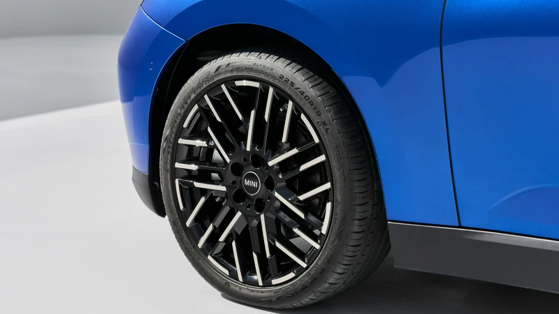(-) EMBARGO MINI Cooper EV 2024