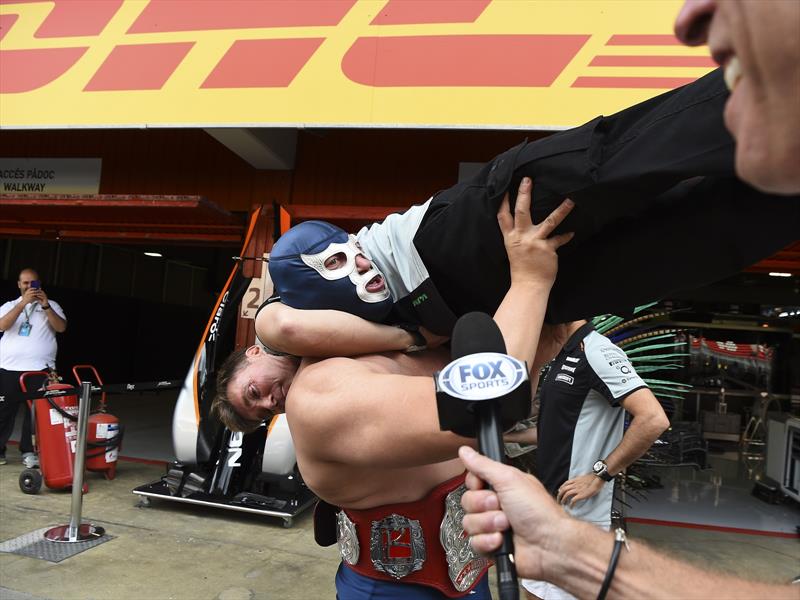 Checo Pérez y Blue Demon Jr.