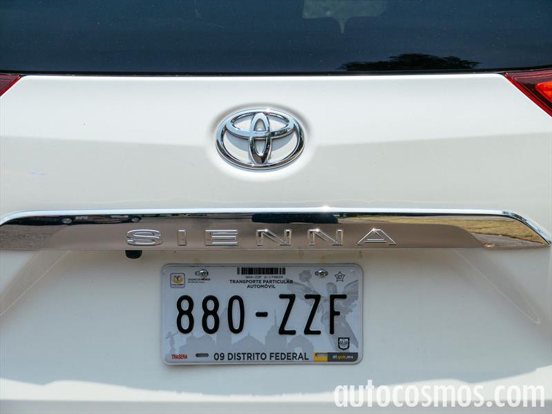 Toyota Sienna 2015