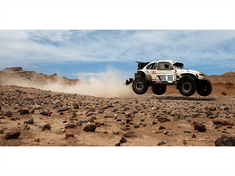 Dunbee, el Vocho que corre el Dakar 2015