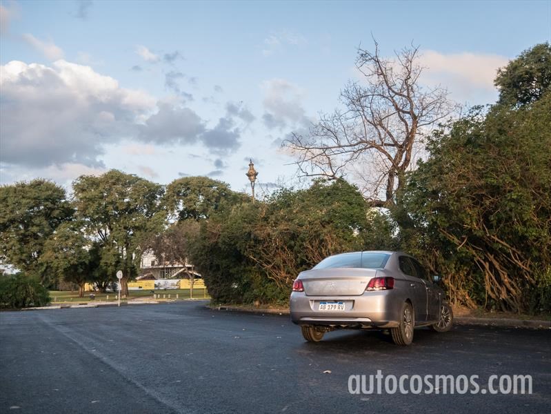 Peugeot 301 AT a prueba
