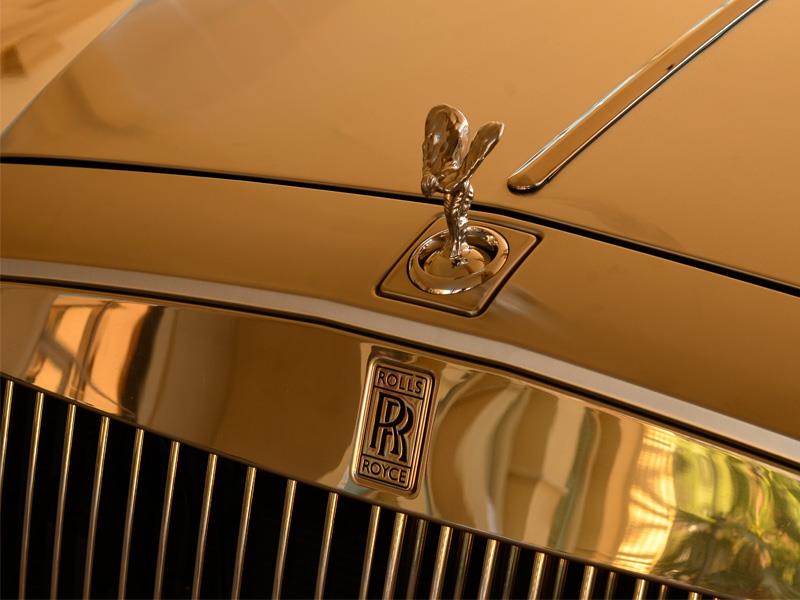 Espíritu del Éxtasis de Rolls-Royce en oro