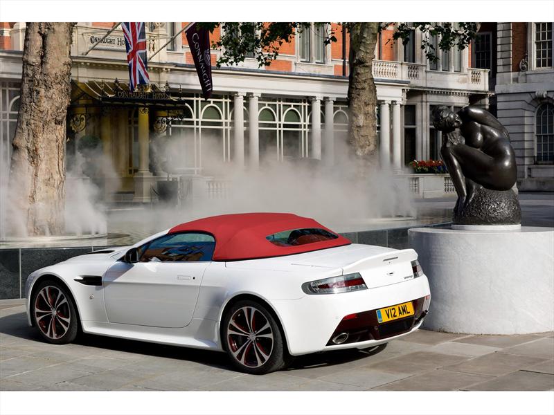 Aston Martin V12 Vantage Roadster
