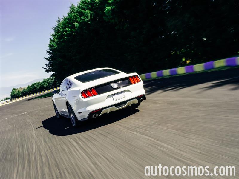 Ford Mustang 2015 50 aniversario