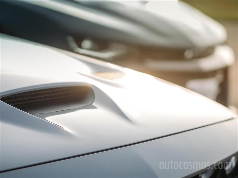 Camaro ZL1 vs Challenger SRT Hellcat Widebody