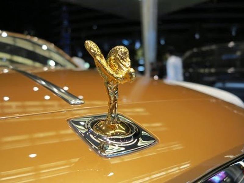 Espíritu del Éxtasis de Rolls-Royce en oro