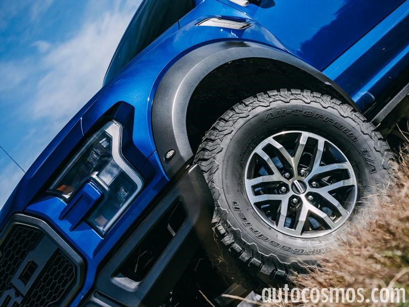 Ford Lobo Raptor 2017 y Yamaha YXZ 1000 R